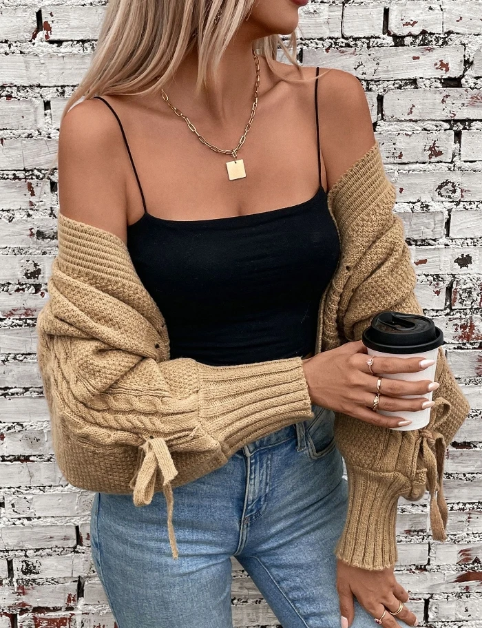 

Short bow tie knit cardigan