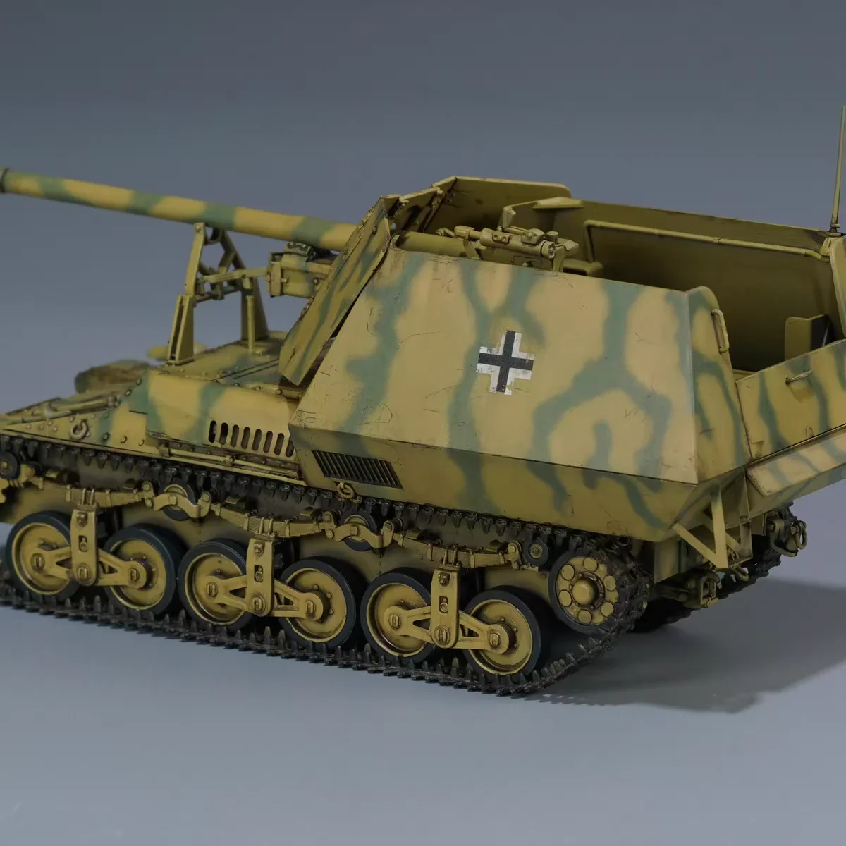 

ZIMI ZM35075 1/35 Weasel 1 anti-tank gun and 50-ton flatbed trailer plastic model kit