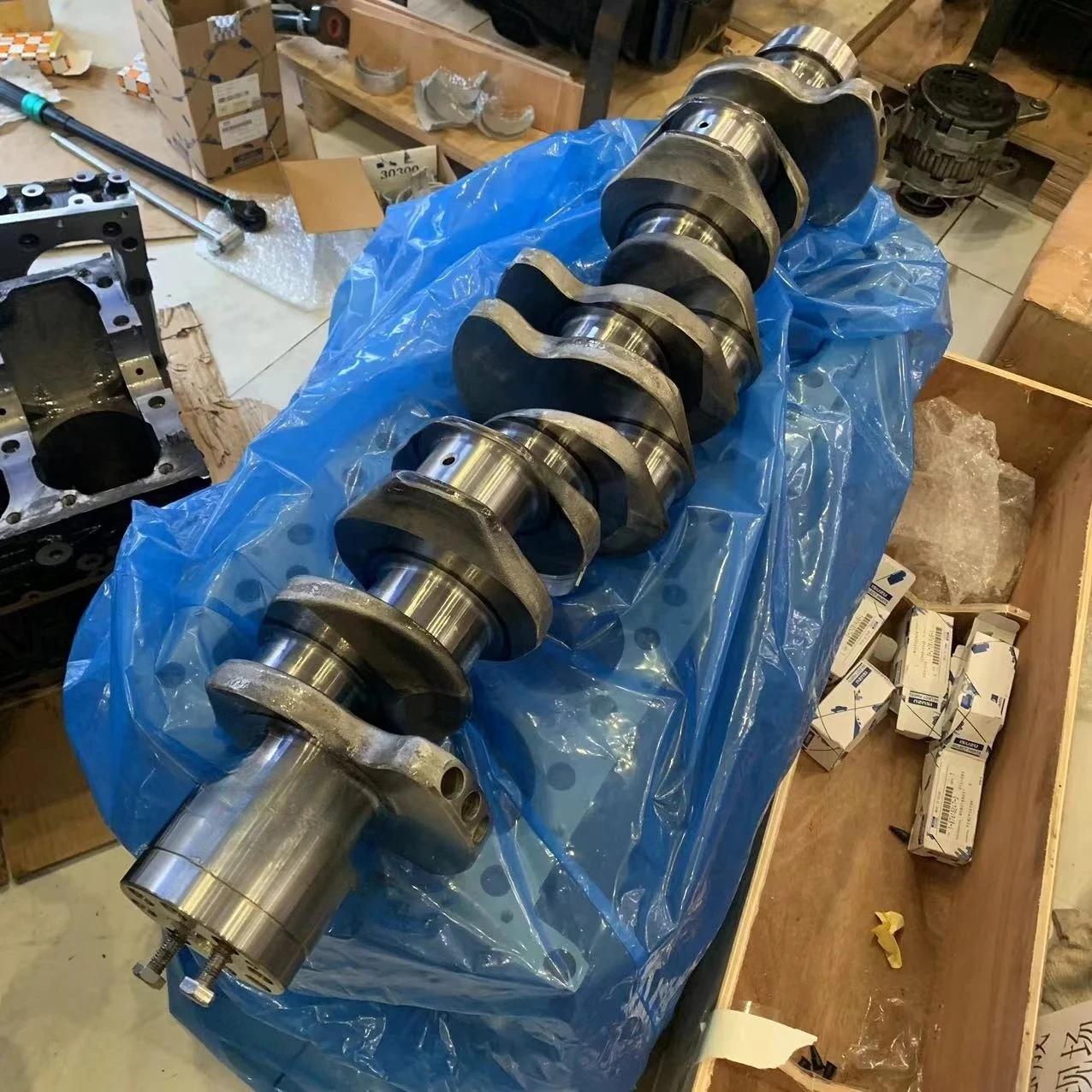 

Новые оригинальные детали двигателя экскаватора 6HK1 Коленчатый вал двигателя