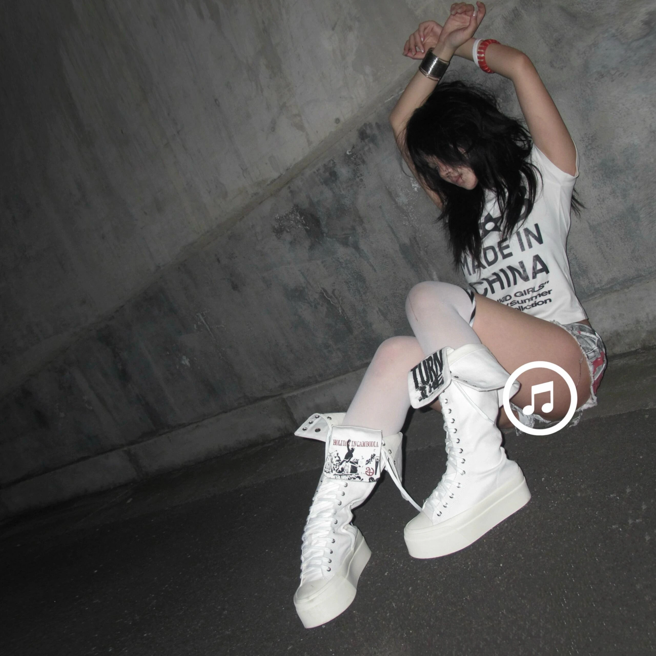 Karrcat Trashy Y2k T-Shirt mit Buchstaben-Print, Grunge-Ästhetik, kurzärmeliges Crop-Top, Vintage-Punk, weiß, Streetwear, amerikanischer Retro-Emo-Stil – Detail 5