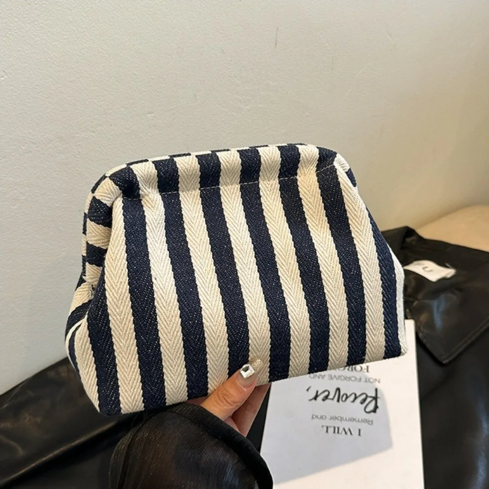 Monederos de ganchillo de gran capacidad a la moda, bolsos de mano con patrón de rayas de lona de ganchillo, bolsa de maquillaje para mujer