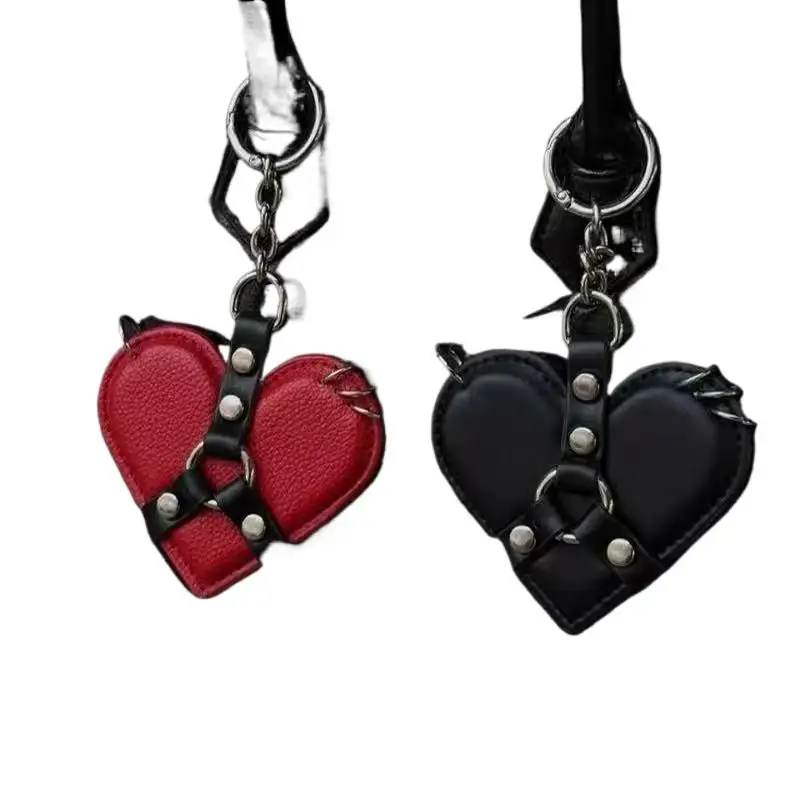 Modischer Y2K Nieten-Herz-Taschenanhänger Punk Gothic Leder-Herz-Schlüsselanhänger Schwarz Rot Taschenanhänger – Detail 6