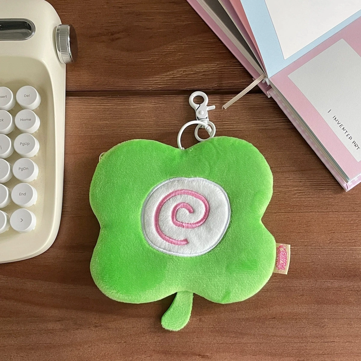 

Kawaii Lucky Clover Plush Card Bag Campus Card Bus Meal Card idol Star Chasing Small Card Storage Set Keychain Stationery