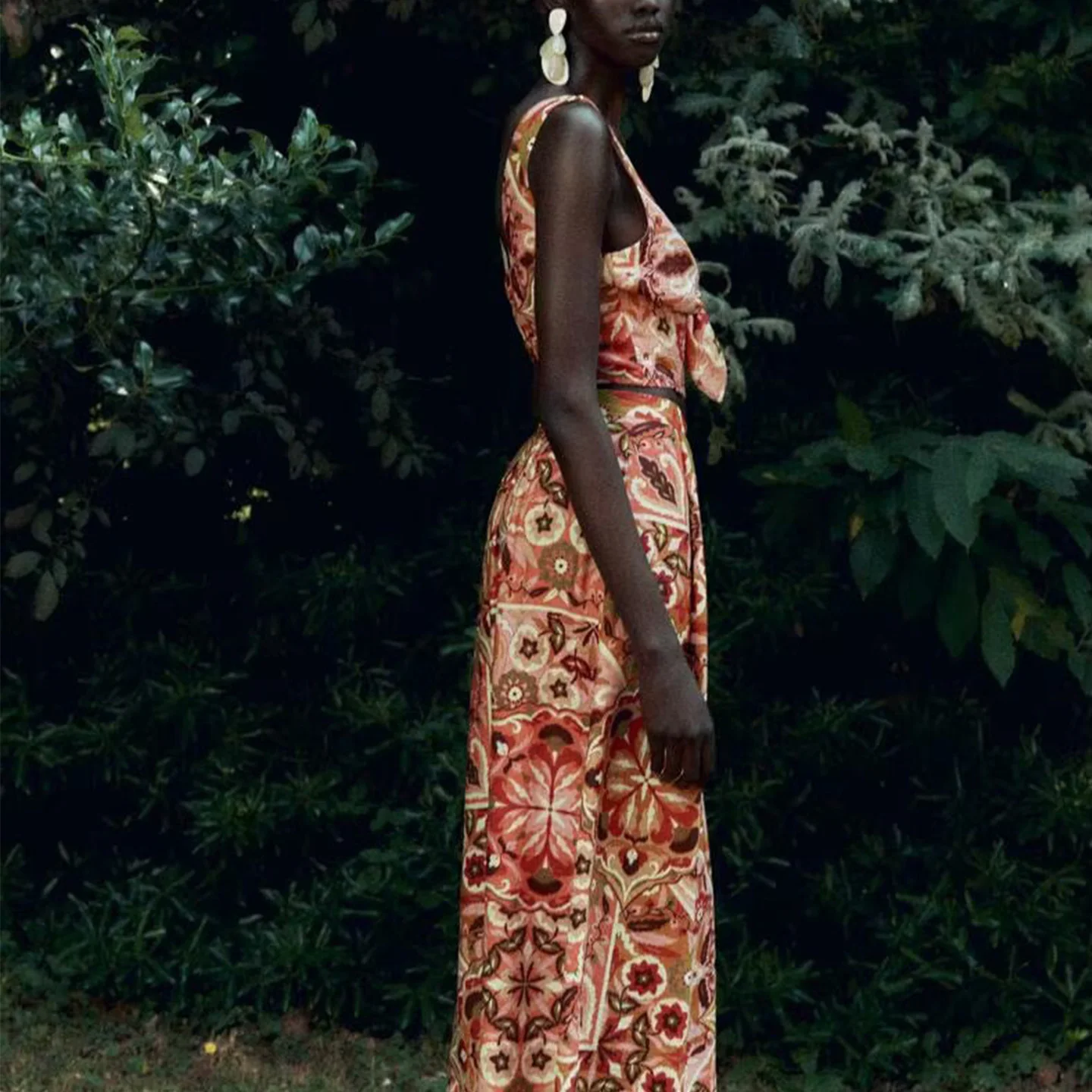 กระโปรงทรงเอเอวสูงสำหรับผู้หญิง พร้อมกระดุมตกแต่ง ชุดแฟชั่นฤดูใบไม้ร่วง 2025 เสื้อเอเลท็อปดีไซน์ผูกโบว์ ชุดสองชิ้น