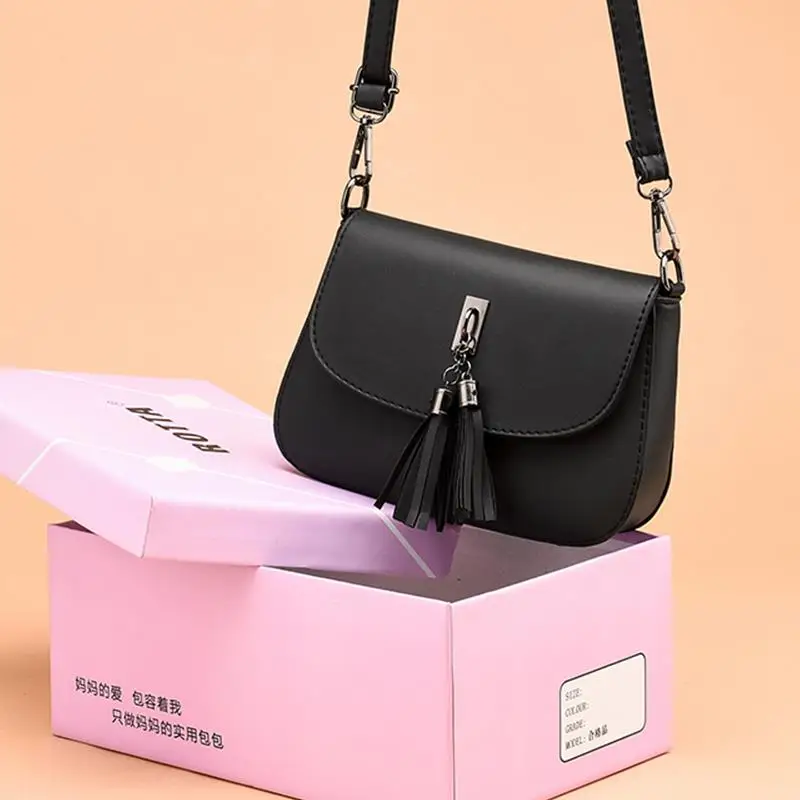korean-style-crossbody-mom-bag-fashionable-mobile-phone-bag-for-middle-aged-women-trendy-small-square-bag-leisure-scene