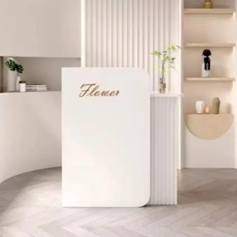 Customized reception desk, dimensions 80x95x45cm