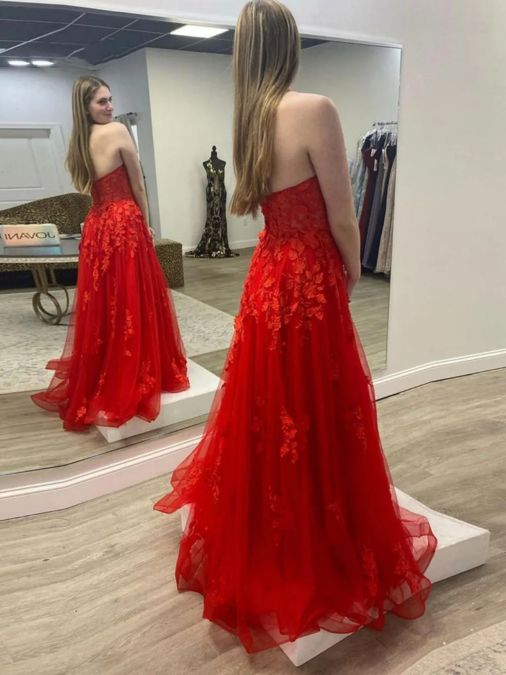 Vestidos de fiesta de graduación rojos encantadores, línea A, escote corazón sin tirantes, Apliques de encaje, vestidos largos formales de noche, 2024