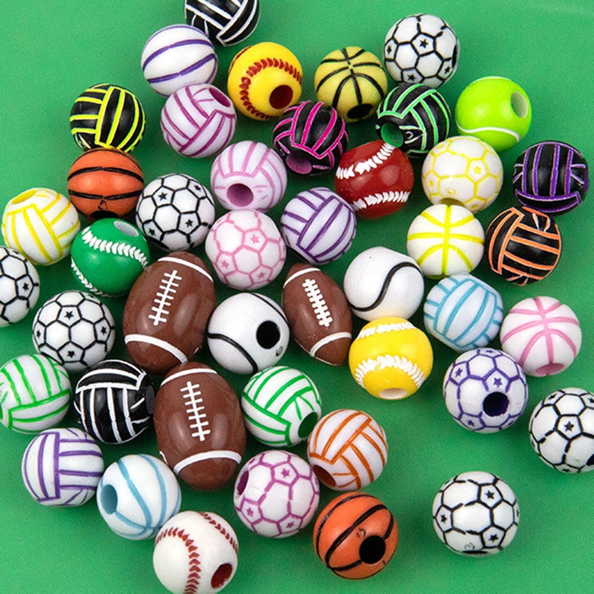 80 Stück zufällige Acryl-Perlen im Sportstil: Basketball, Fußball, Baseball, Rugby, gemischte DIY-Halsketten-Accessoires – Detail 5