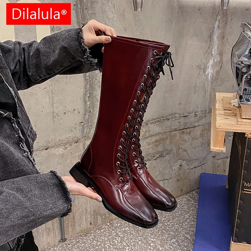 

Dilalula 2025 г., модные женские длинные сапоги из натуральной кожи для молодых женщин, женские сапоги до колена на среднем каблуке со шнуровкой