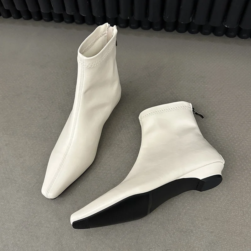 

2026 New Women's Ankle Boots Flats Fashion Pointed Toe Shoes Designer Chelsea Boots Walking Elegant Gothic Gladiator Mujer Boots