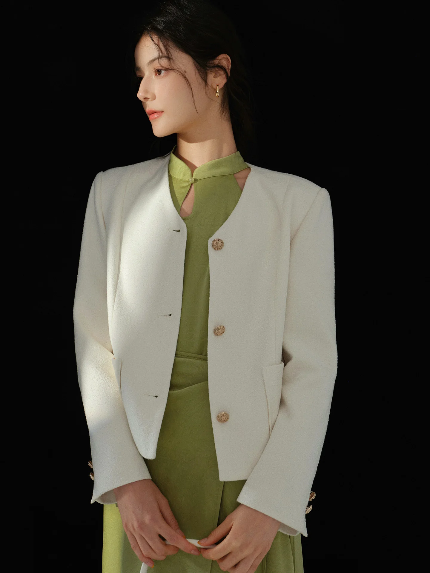 Elegant Minimalist Short Blazer Tailored V Neck Cropped Jacket Women Autumn Casual Outfit Structured Shoulders Chic Modern Style