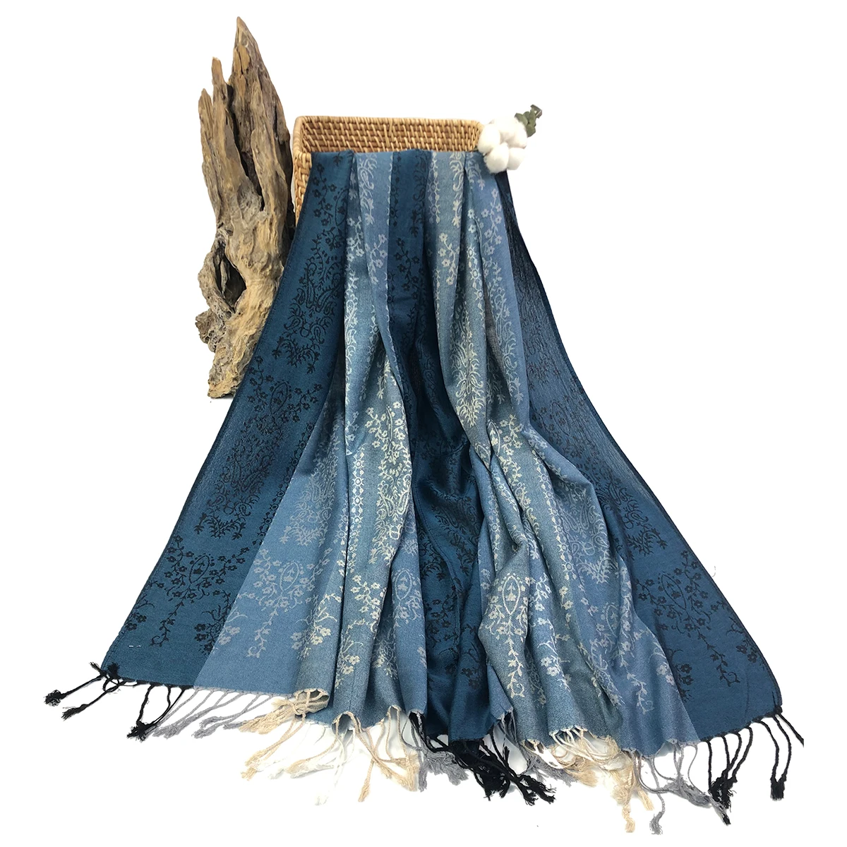 A women\'s versatile cashew jacquard scarf and short fringed shawl are suitable for daily casual outer decoration