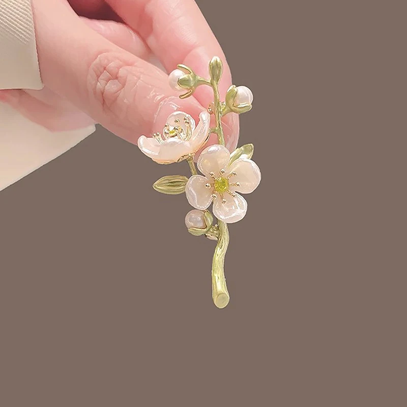 Vintage Temperament Green Jasmine Brooch For Women Crystal Flower Buckle Brooch Dress Clothes Suit Scarf Clip Jewelry Gift