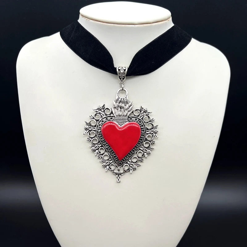 Collar Grande de Sagrado Corazón, Sagrado Corazón Flameante, Joyería Religiosa, Collar de Sagrado Corazón del Amor de Dios, Gargantilla de Terciopelo con Corazón Gótico