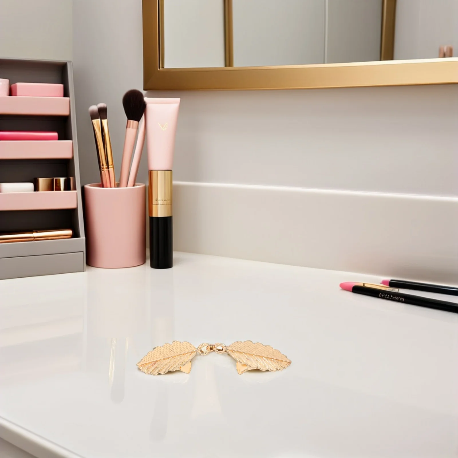 

4pcs Vintage Sweater For Women Retro Cardigan Collar Clips Metal Shawl Fasteners Dress Cinch Clip Shawl Chain Clips Clothing