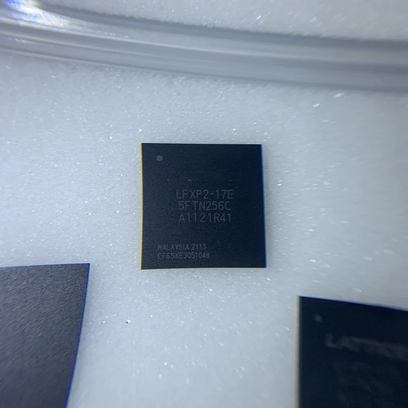 1PCS LFXP2-17E-5FTN256C BGA256 High-performance, low-power field-programmable gate array with non-volatile Flash technology