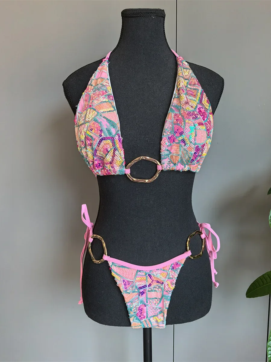 セクシーなピンクの花柄ビキニセット 2025 レディース スパンコールメタルリング連結プッシュアップスカート 3ピース水着 ビーチ水着