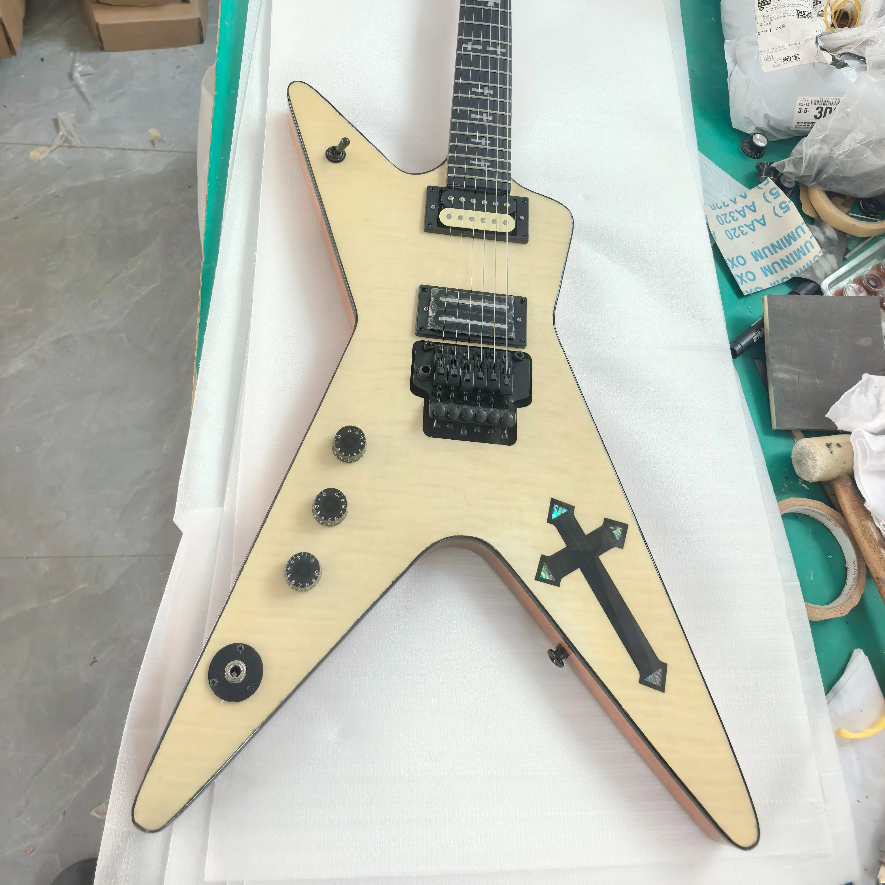 Left Handed 6 String Electric Guitar Mahogany Body Maple Neck Rosewood Fingerboard HH Pickups Double Locking Tremolo