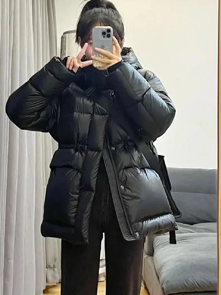 Black gold down jacket women\'s short 2023 new goose down slimming waist black winter coat trend