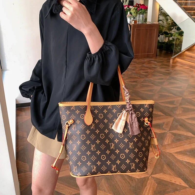 

Elegant Leather Messenger Bag for Ladies, Women's Crossbody Shoulder Bag, Luxury Brand by Famous Designer