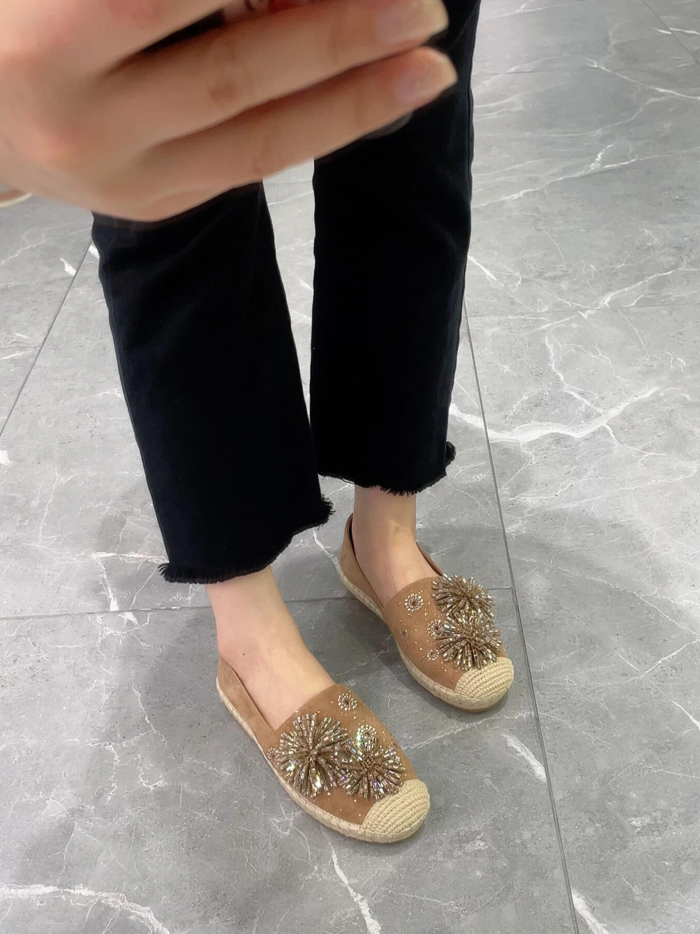 chaussures-plates-a-enfiler-pour-femme-style-europeen-avec-strass-effet-feu-d'artifice-retro-en-paille-tressee-pour-l'ete
