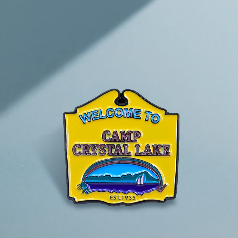 مرحبا بكم في كامب كريستال ليك بروش أفلام الرعب الجمعة الطرفية المينا دبوس الخبز الطلاء شخصية شارة سبيكة الملحقات