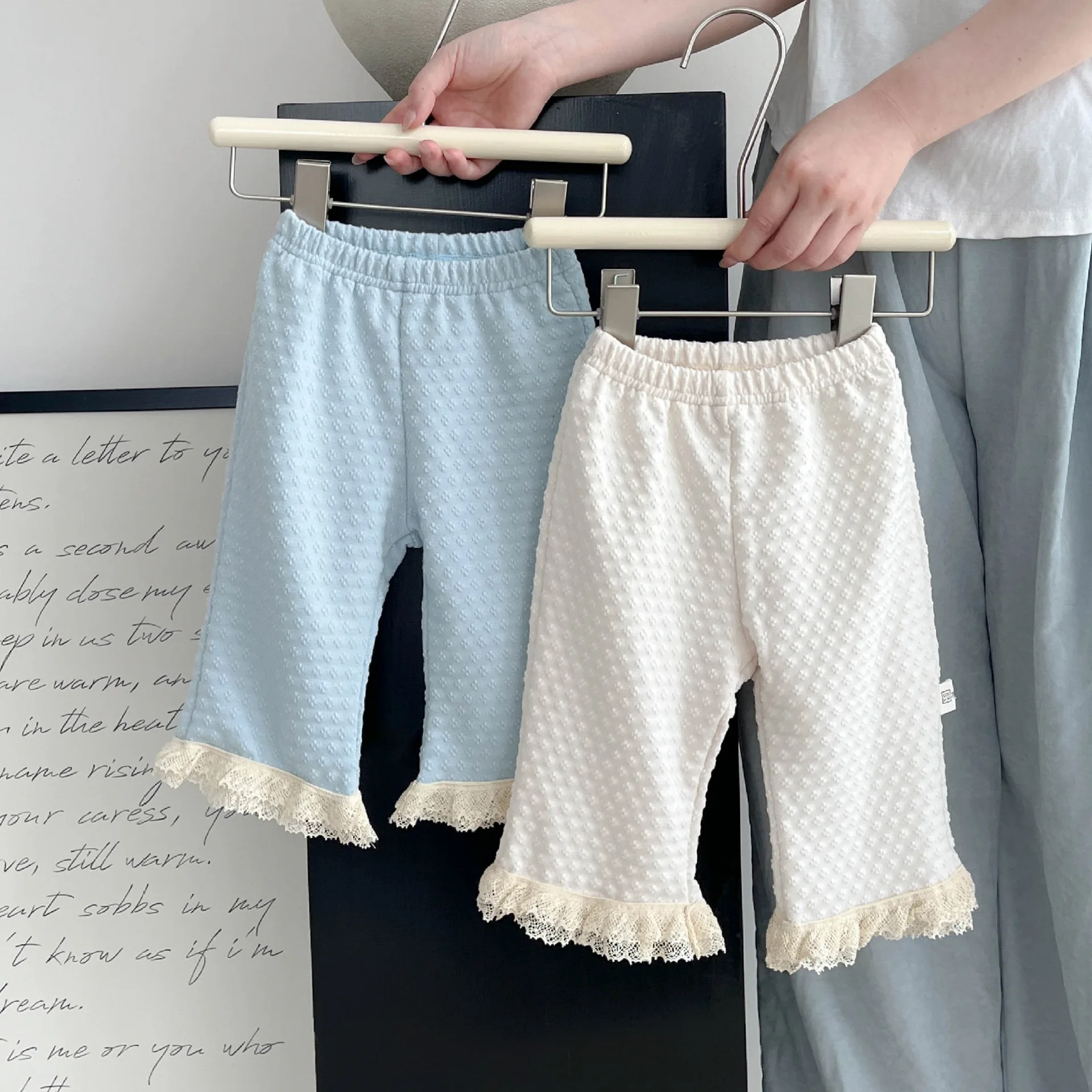 

Корейские осенние детские брюки-клеш для маленьких девочек, расклешенные брюки с кружевной отделкой для маленьких девочек, эластичные свободные брюки со средней талией для девочек 1–3 лет