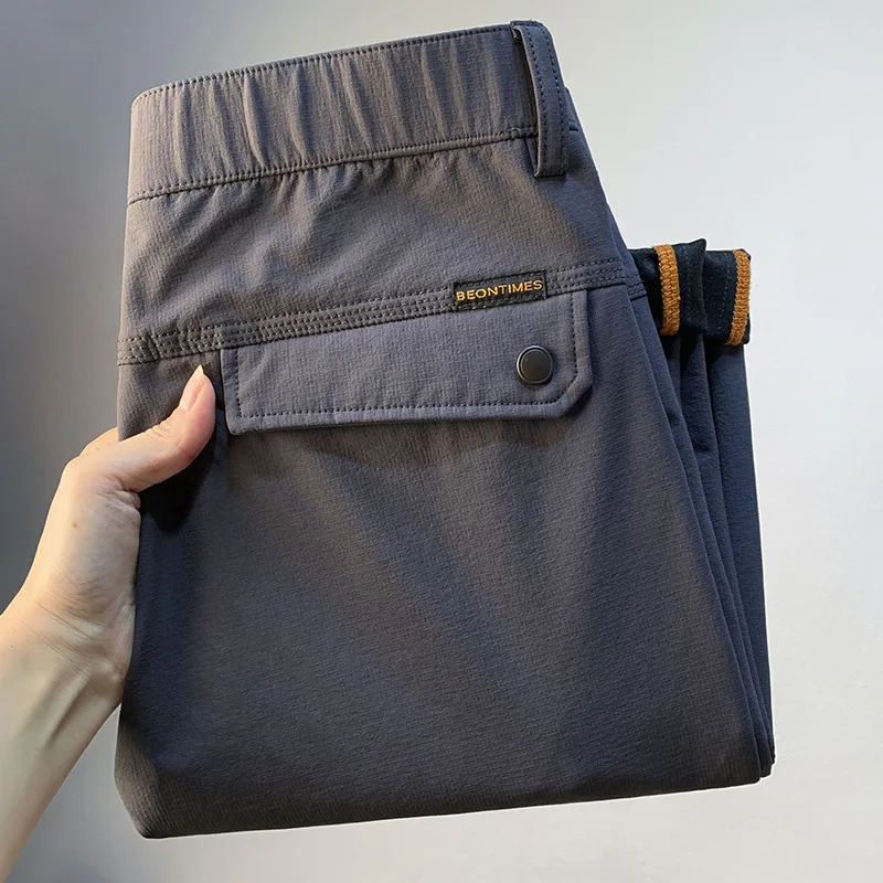 Pantaloni casual da uomo larghi a tubo dritto per la primavera e l'autunno 2025, pantaloni da pendolarismo alla moda da uomo elastici con tasca con cerniera di tendenza