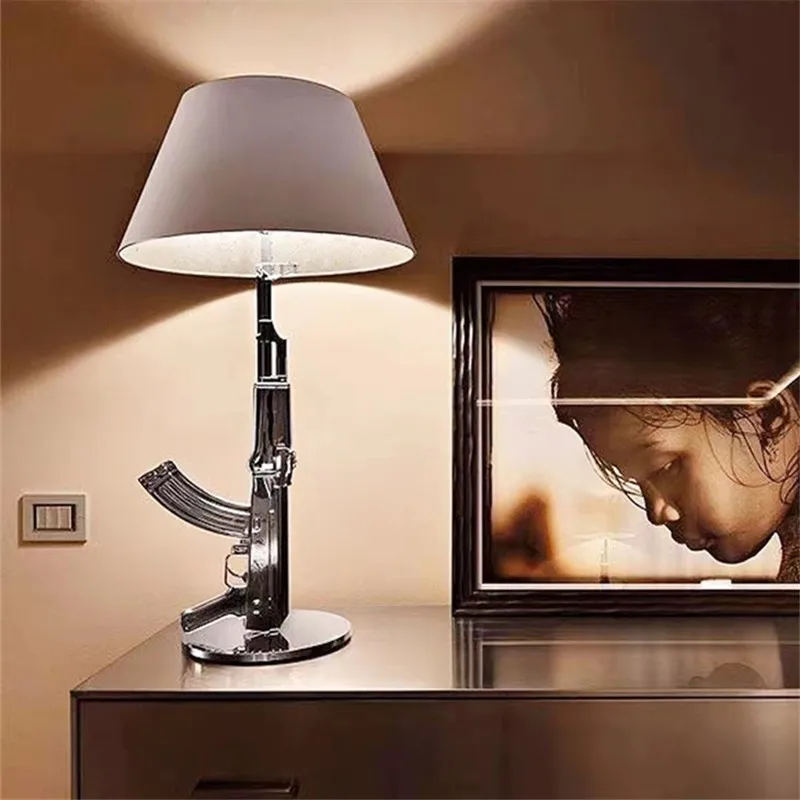 Imagem -04 - Gun Floor Lamp For Living Room Standing Light Quarto Cabeceira Lounge Decoração de Casa Luzes Interiores Ouro Prata Tecido Ak47