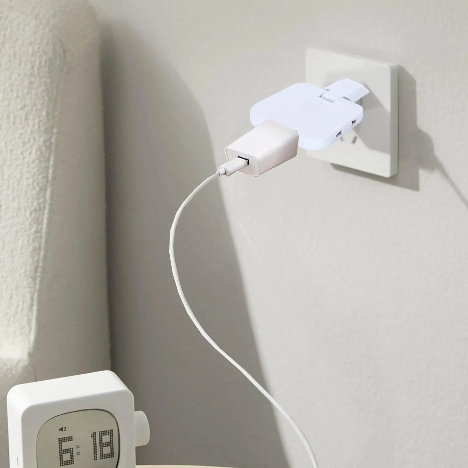 Outlet Adapters 3 Way Multiple Outlet Splitter 2500W Multifunctional Space Saving Portable 180 Degree Rotating Tip Flat