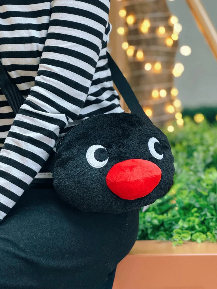 Adorable Penguin Doll Plush Shoulder Bag Crossbody Bag for Young Girls Birthday Gift Eye-Catching Backpack Soft Velvet Material