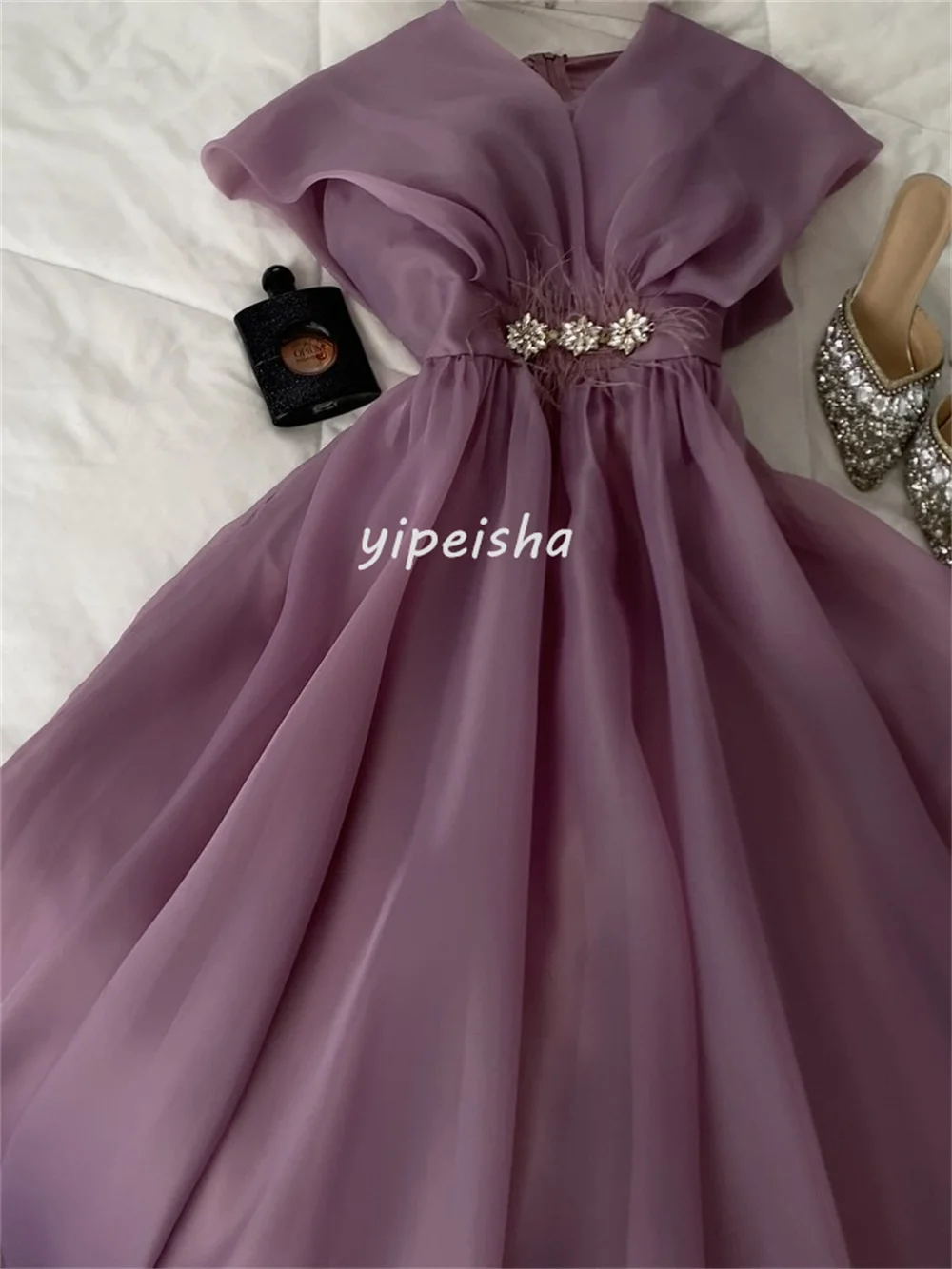 カスタマイズされたエレガントなクラシックオーガンザラインストーンフェザーAラインVネックティーレングスドレスオーダーメイドオケージョンドレスマッチングフォーマル