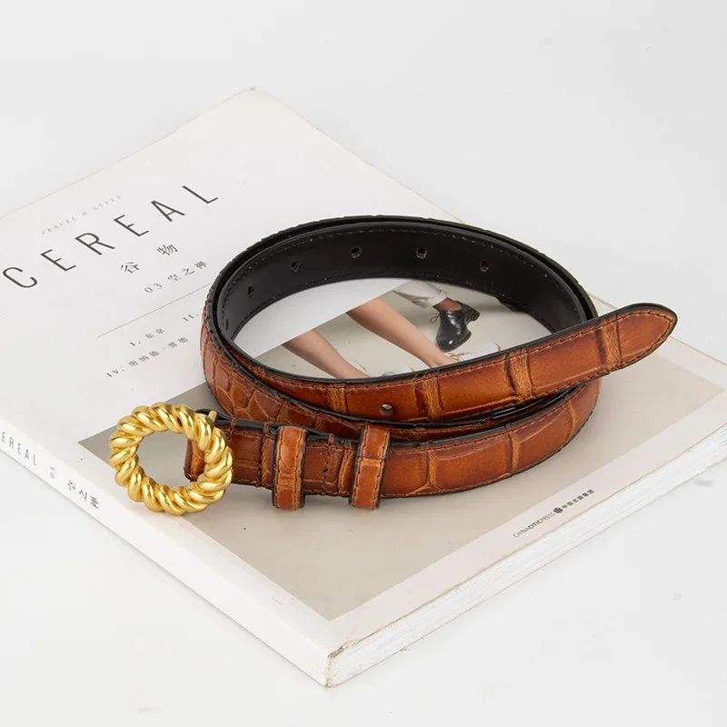 Elegant Embossed Crocodile Grain Ladies Belt Fashion Metal Buckle Casual Matching Belt