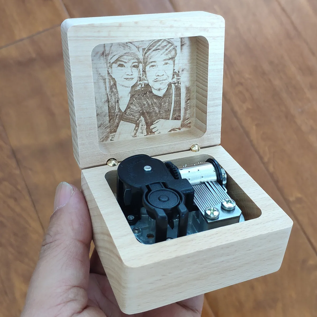 Wooden Wind Up Photo Music Box, Customized Gifts, Birthday, Wedding, Anniversary, Personalized