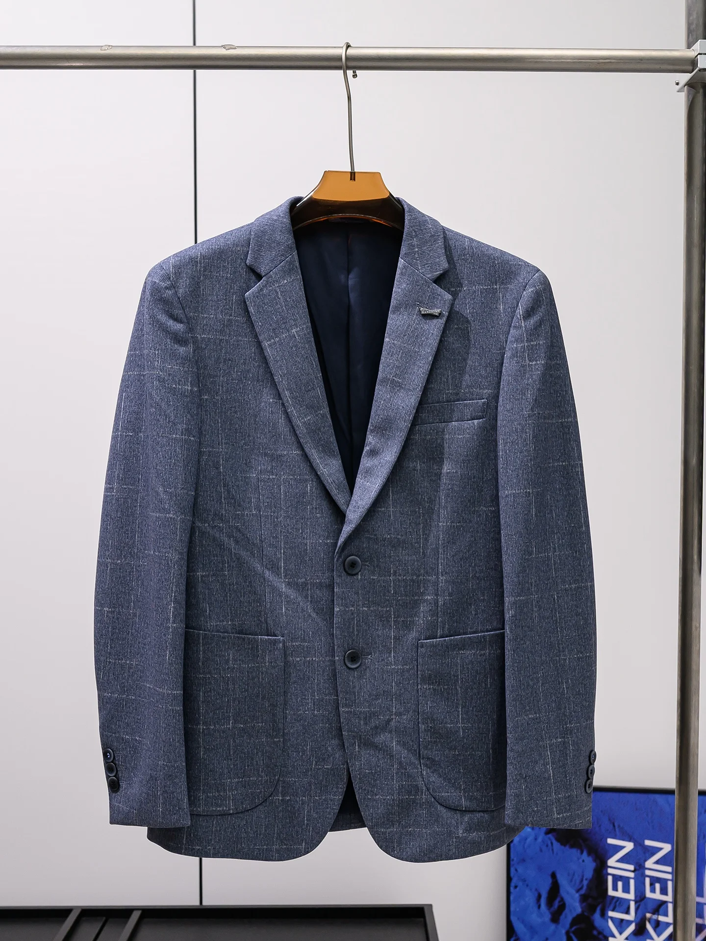 

Men's Fashionable Business Casual Commute Versatile Leisure Suit Jacket Elegant Style Breathable Material Double Slit Back