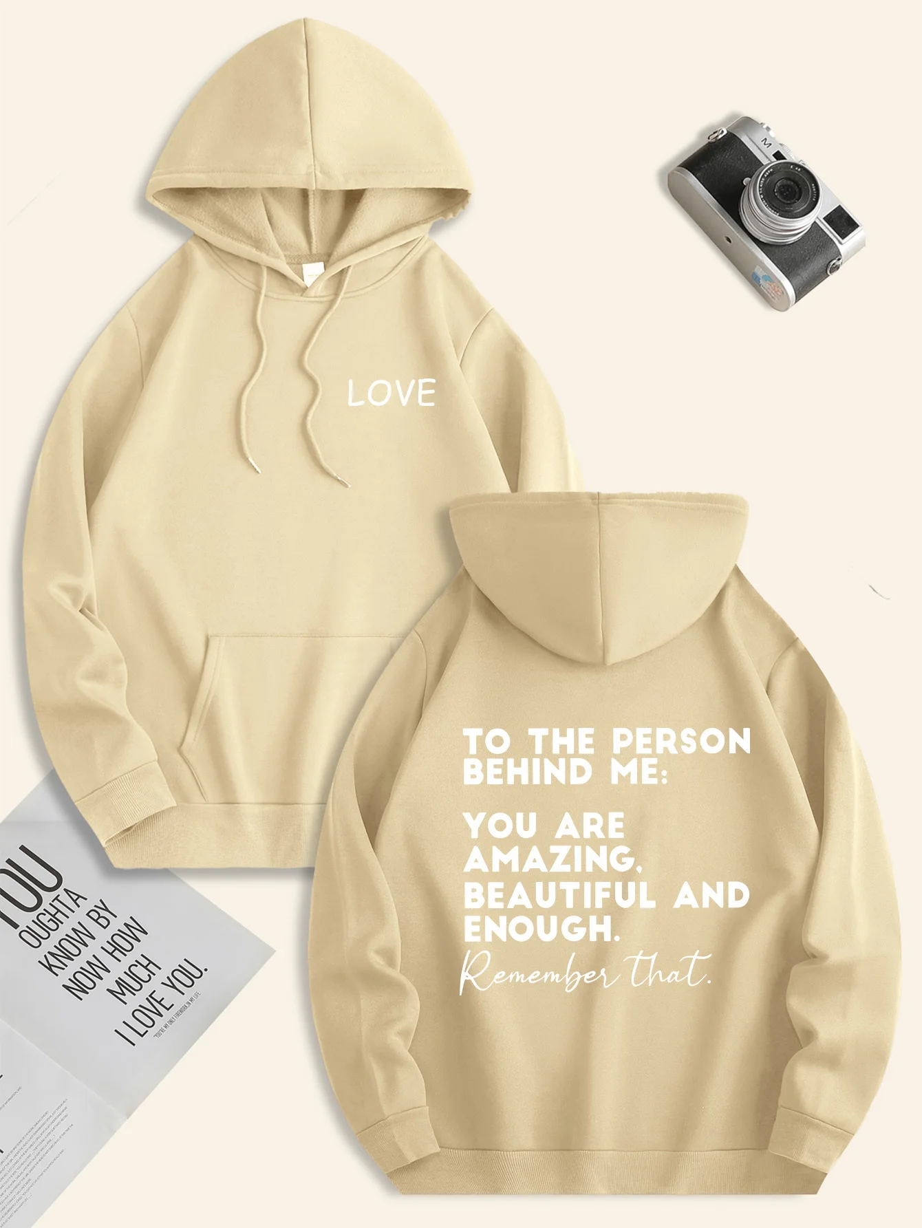 Gentle encouragement wind male college-style simple fashionable casual sports hooded sweatshirt with warm-hearted slogan print.