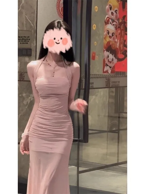 Elegant Pure Desire Women's Summer Outfit Two-Piece Set Slimming Bodycon Vest And Halter Neck Skirt Fashionable Ensemble