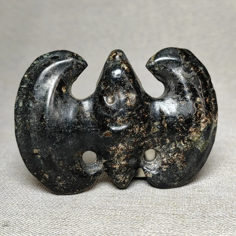 YIZHU CULTUER ART Size 7×5×1.4cm Chinese Hongshan Culture Black Magnet Jade Carving Bat Pendant Collection