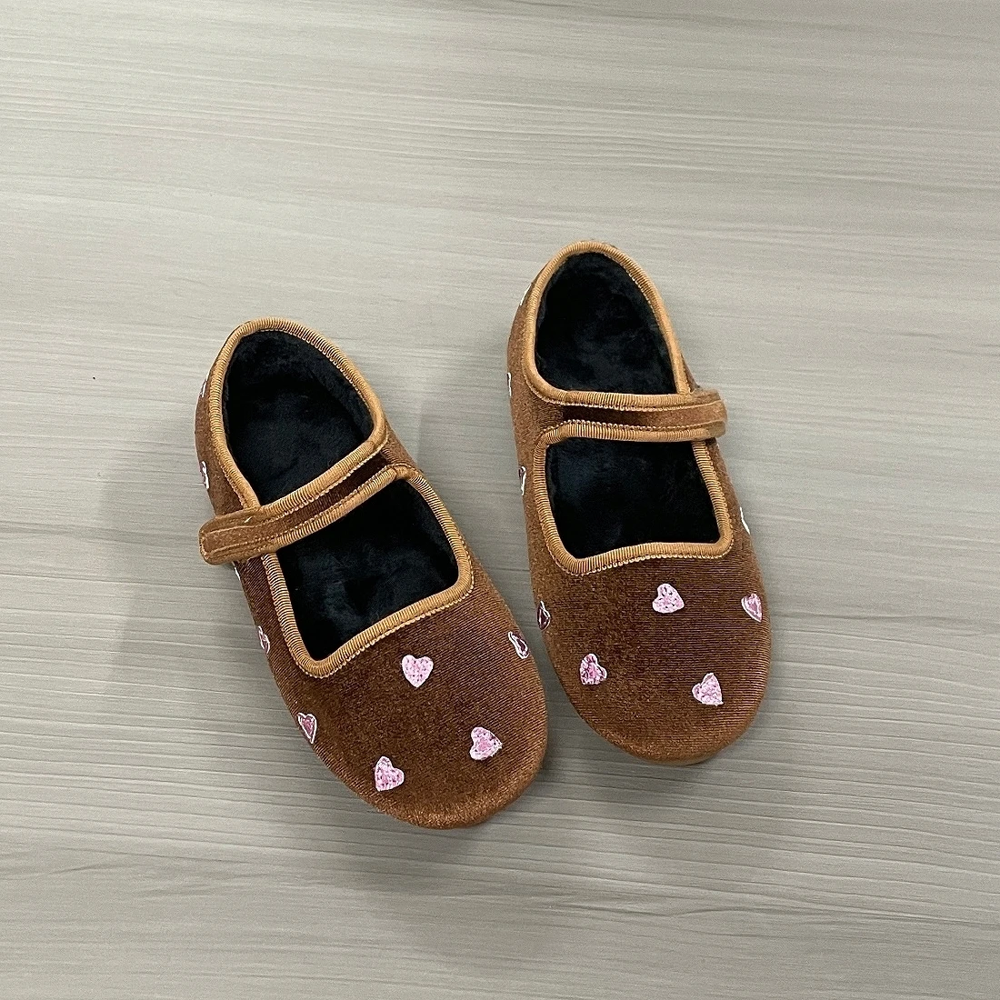 Xingliupi New Shoes Children's Princess Shoes Outdoor Dancing Performance Shoes Women Shoes Velvet Plush Decoration Heart Shape