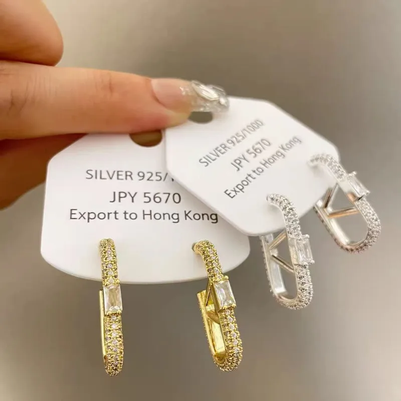 New Design Classic Crystal Letter V Stud Earrings for Women Fashion Brand Jewelry Metal Earrings Party Accessories