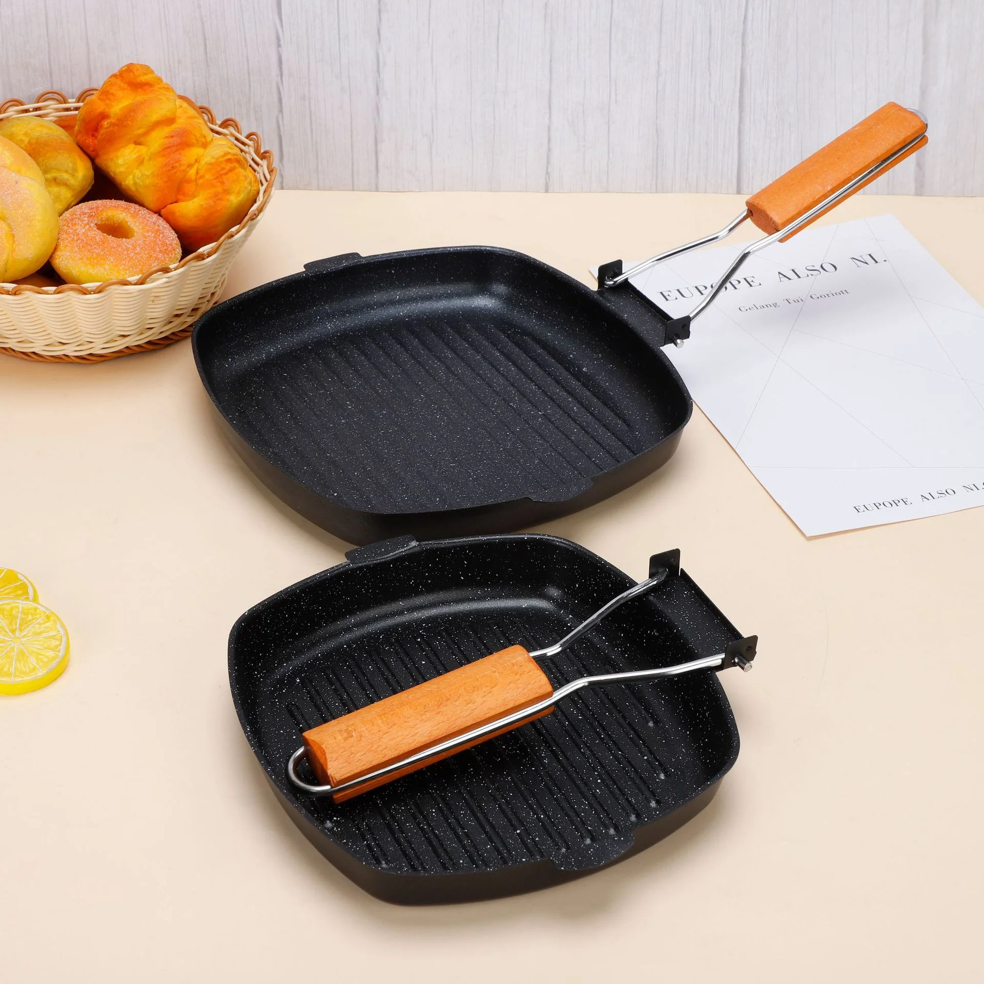 

Portable Foldable Frying Pan Picnic Grill Pan Anti-scald Wooden Handle Outdoor Grill Pan Double Mouth Steak Pan(No Lid)