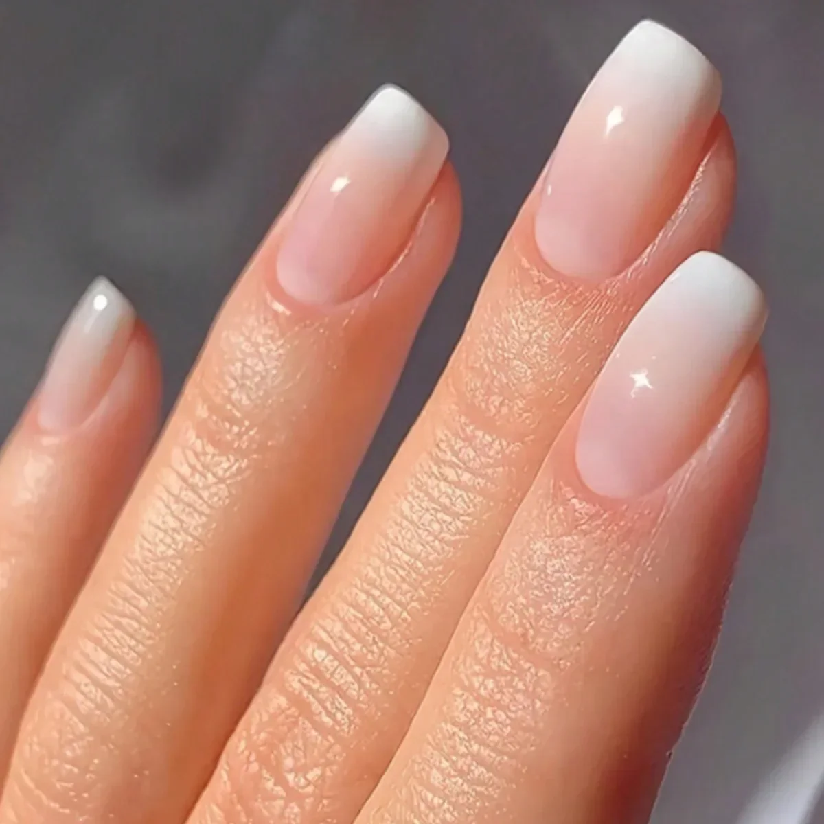 24Pc Press on Nails Halo Dyed Gradient White Pink Fake Nail Simple French Ballerina Nails Short False Nails Full Cover Nail Tips