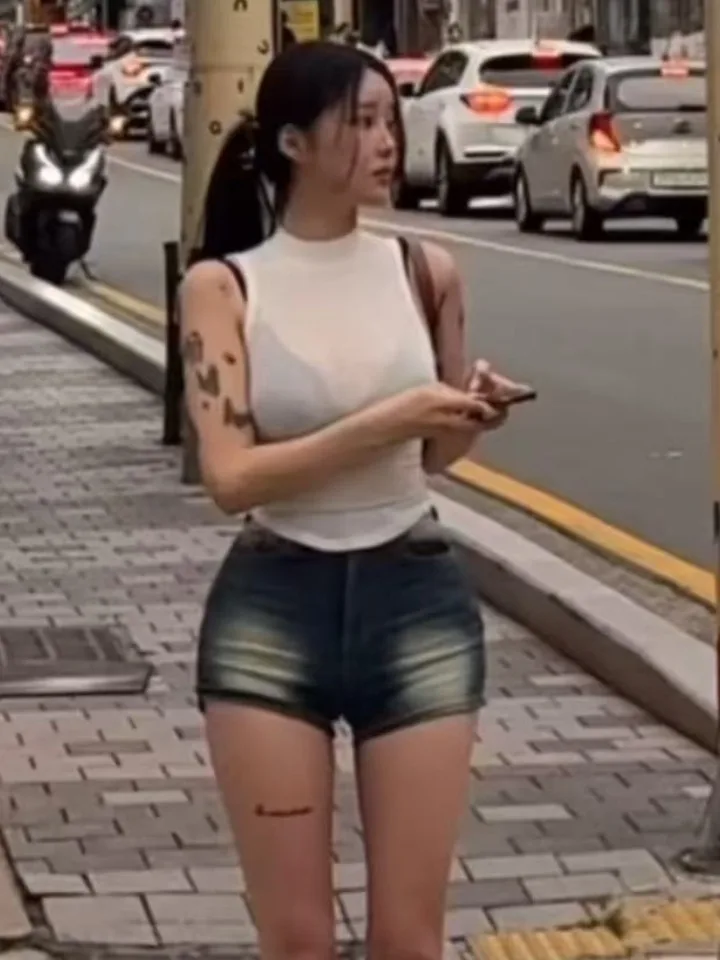 

Summer New High Waist Denim Shorts Women's Sexy Split Tight Fit Hot Pants High Elasticity Slimming Hot Shorts Trendy Style