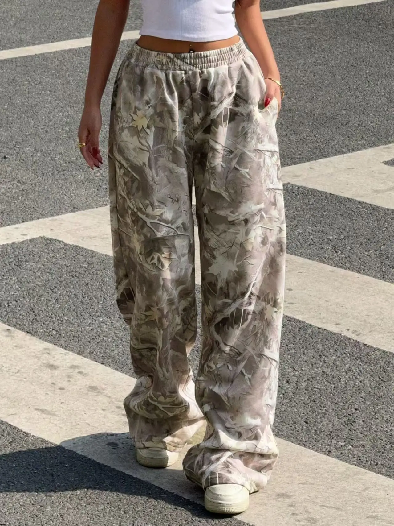 Fashionable casual pants with elastic waists and camouflage prints for slimming legs, floor-length pants