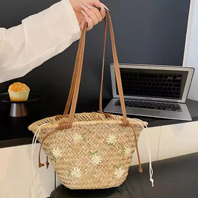 

New Embroidered Women's Bag Hand Woven Handbag Fashionable Shoulder Bag Summer Beach Bag Grass Woven Crossbody Bag