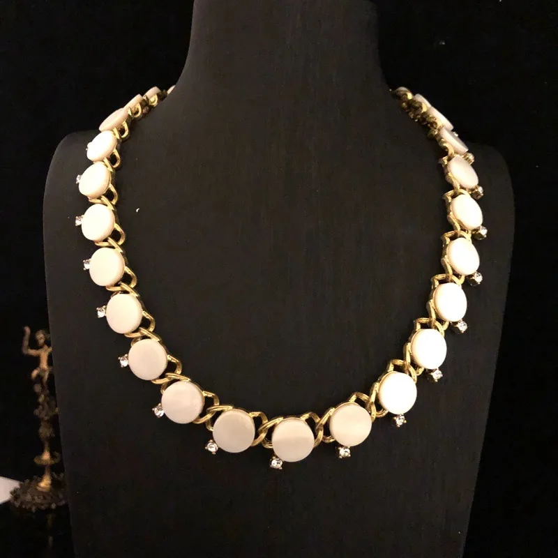 

Accessories White Shell Flower Diamond Necklace Earrings Brooch Temperament Set Daily Versatile Sweater Chain