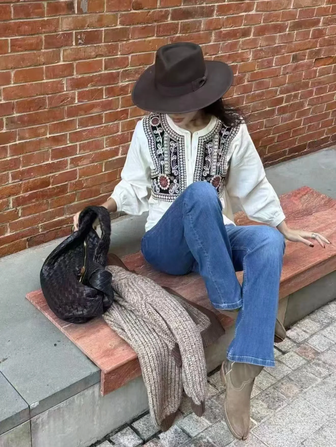 

n Sle Embroidered Lantern Sve irt Women's Casual Ethnic Faion Top Paris Heavy Stitching round Ne Long Sve