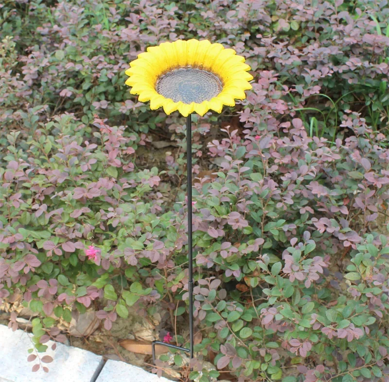 Flower shaped bird feeder plugin, garden decoration, courtyard home decoration, water scenery, iron flower arrangement,