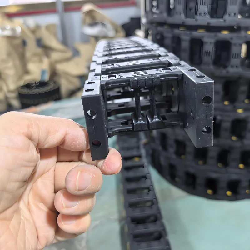 Industrial towed 45 * 60 mobile conveyor cable bracket 45x60 CNC lathe with nylon plastic cable drag chain