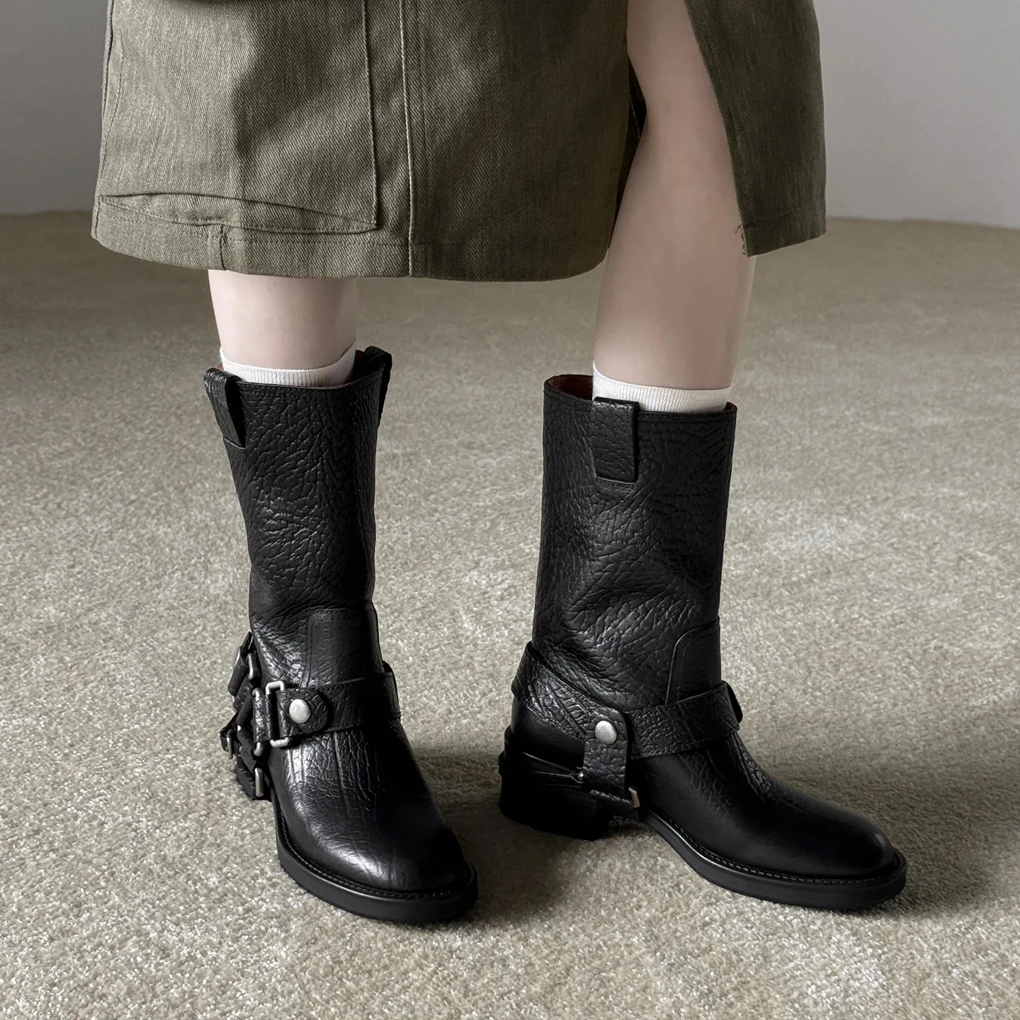 2026 Winter Women Shoes Genuine Leather Mid Calf Boots Round Toe Fashion Thick Heels Shoes Winter Retro Buckle Platform Boots view 5